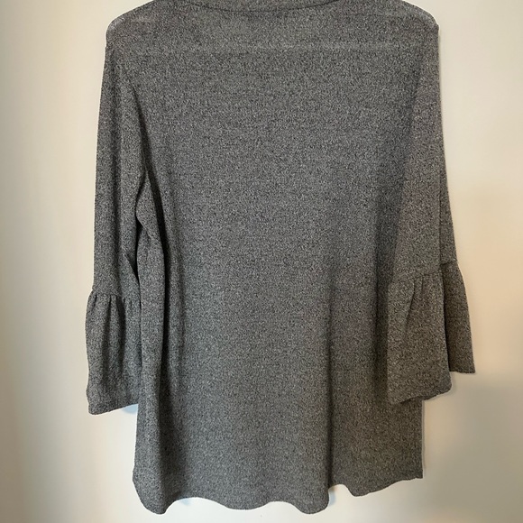 3/4 sleeve ruffle top - Picture 2 of 2